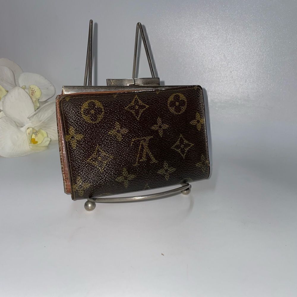 Authentic Louis Vuitton Monogram Kisslock Wallet - Picture 2 of 8